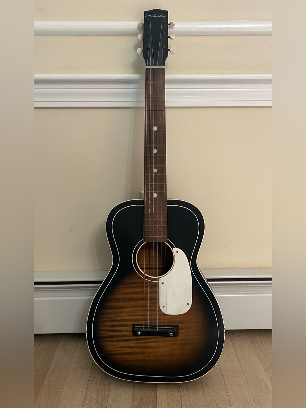 Vintage Silvertone Classic Series Acoustic Guitar in Sunburst and Black